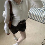 DIANA VEVINA 羊驼毛钻领珍珠扣针织衫 白
