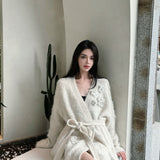 DIANA VEVINA 白色重工花毛衣开衫