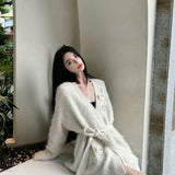DIANA VEVINA 白色重工花毛衣开衫