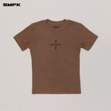 SMFK 2506 原始十字徽章修身运动Tee/野马棕
