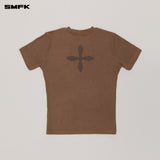 SMFK 2506 原始十字徽章修身运动Tee/野马棕